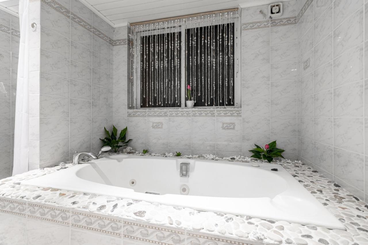 Galadriel Villa With Private Pool & Jacuzzi Kato Yerakarion Exterior foto